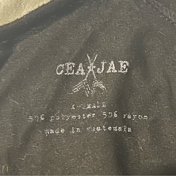 STYLISH FLOWY TANK - Picture 2 of 3